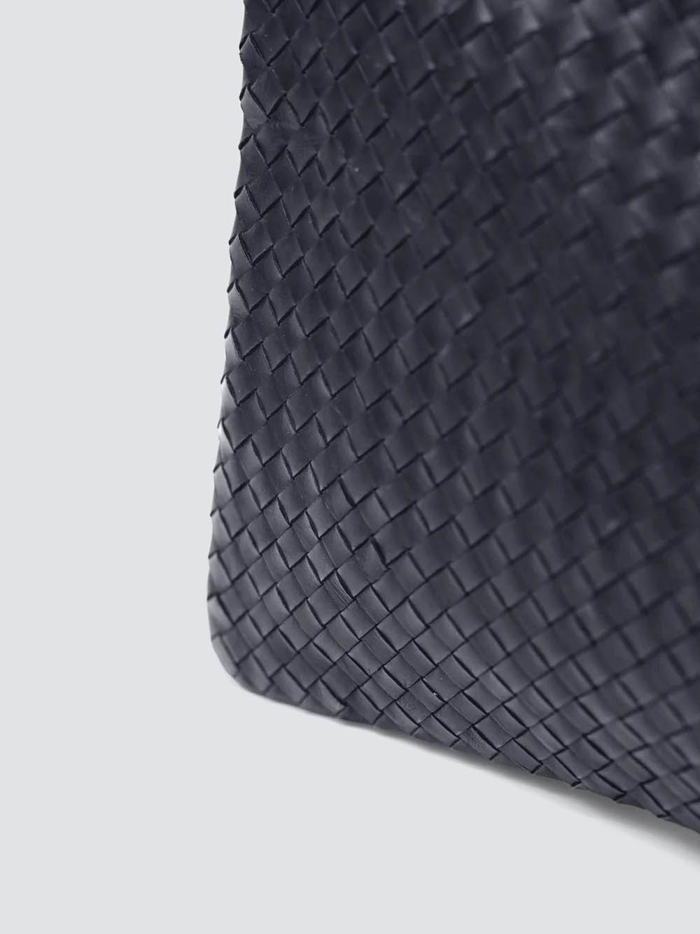 Dragon Diffusion Interlaced Leather Pochette In Blue