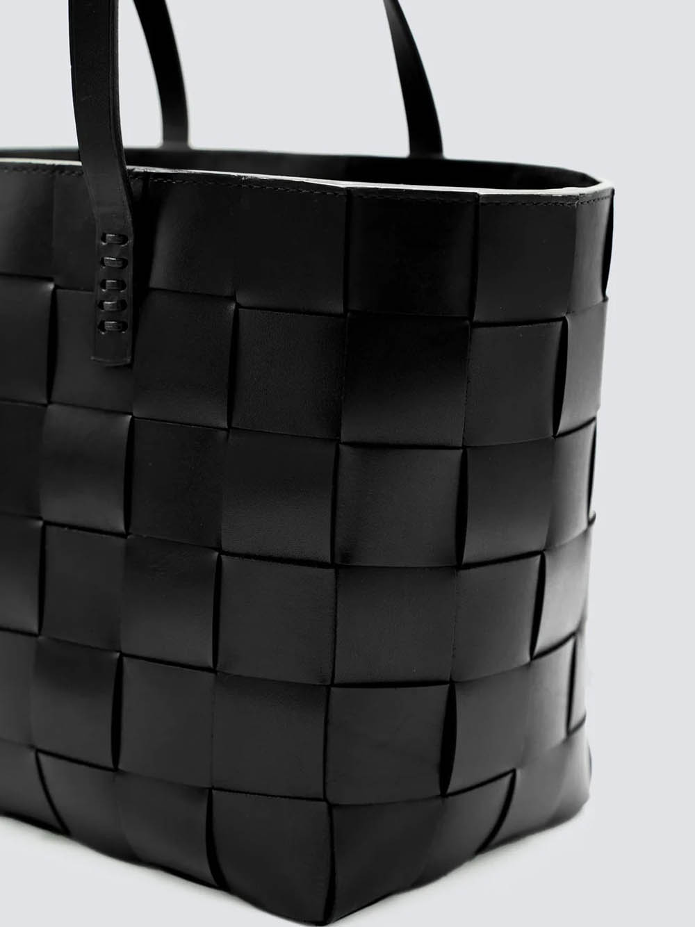 Dragon Diffusion Handwoven Black Cow Leather Tote Bag With Rectangular Structure In Black