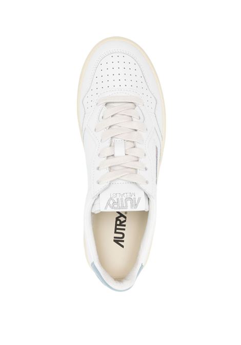 medalis low aulw ll79 sneakers woman white and light blue AUTRY | AULWLL79