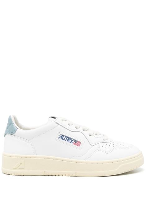 medalis low aulw ll79 sneakers woman white and light blue AUTRY | AULWLL79