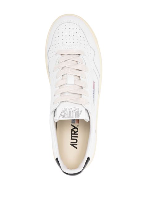medalist platform low sneakers woman white and black AUTRY | PTLWLL22